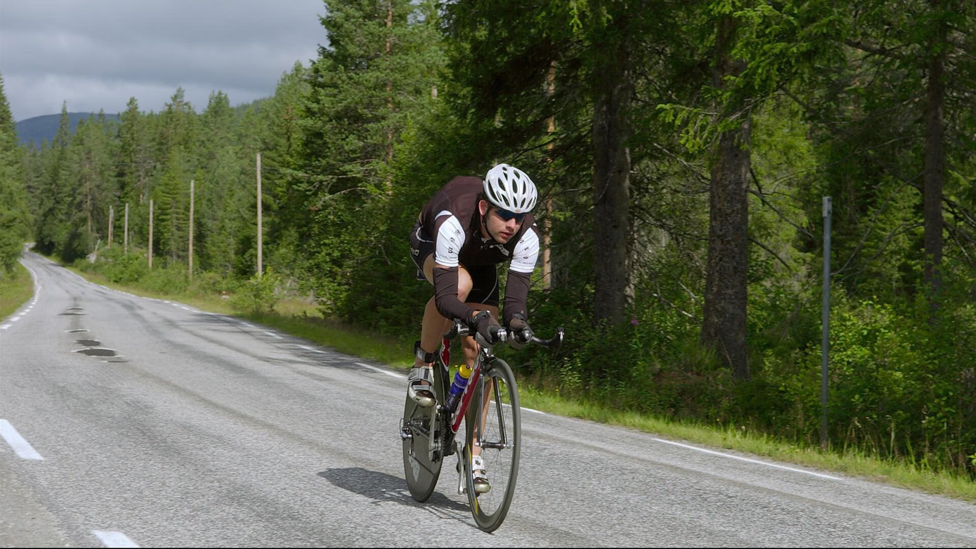 F1摩纳哥大奖赛起跑事故不断,赛道狭窄成为关键因素,f1摩纳哥比赛时间